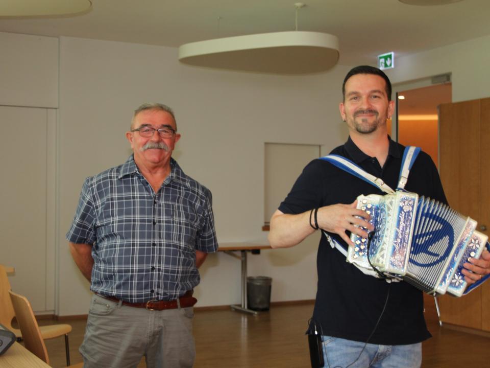 Der Apéro riche mit Spezialitäten aus den verschiedenen Ländern, umrahmt von Musik