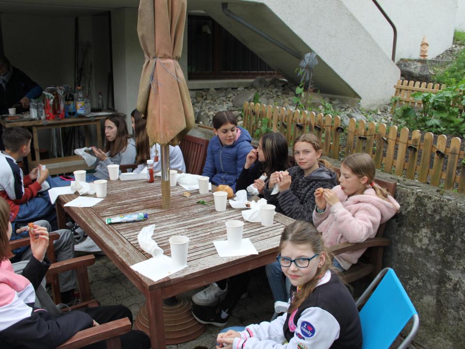 Bräteln bei Pater Jaroslaw