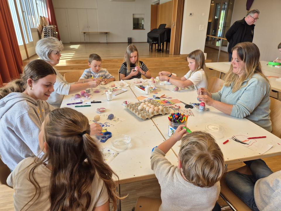 Ostereierfärben 2025