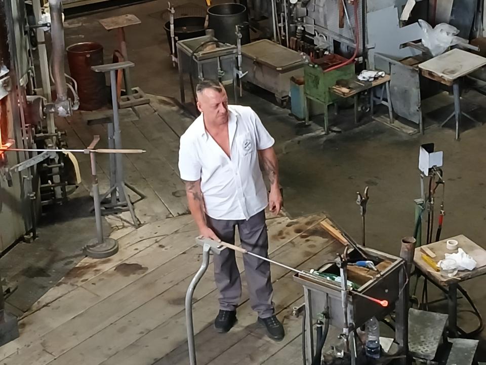 Handarbeit in der Glasi