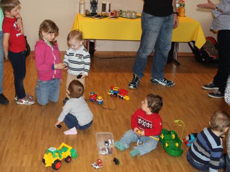 Treffen und Feiern von Kindern und Familien