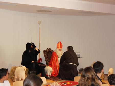 Die Kinder sagen ihr Versli auf