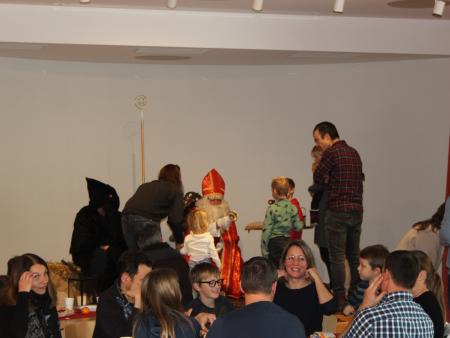 Die Kinder sagen ihr Versli auf