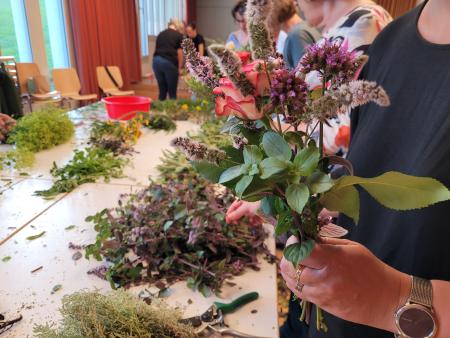 Kräutersträusslein binden