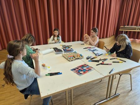 Ostereierfärben 2025