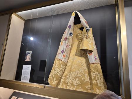Kleid der schwarzen Madonna
